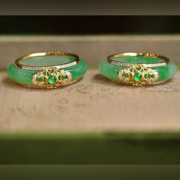 NIB Elegant Green Jade Inlaid Metal & Cubic Zirconia Ring - Picture 3 of 7